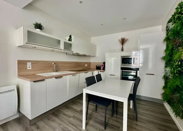 3p With Wifi At The Foot Of The Old Port * La Rochelle (Charente-Maritime)